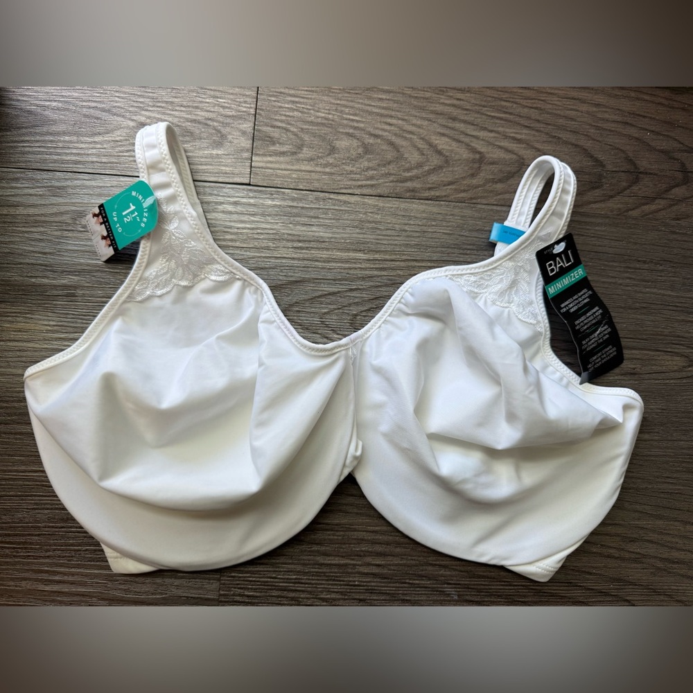 Bali Women's White Lace Trim Bra minimizer size 36DDD